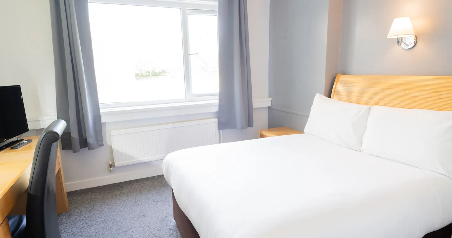 Double bedroom with desk and en-suite at Sporting Lodge Inns Middlesbrough